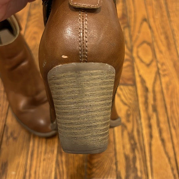 DV by Dolce Vita Booties - Picture 11 of 12